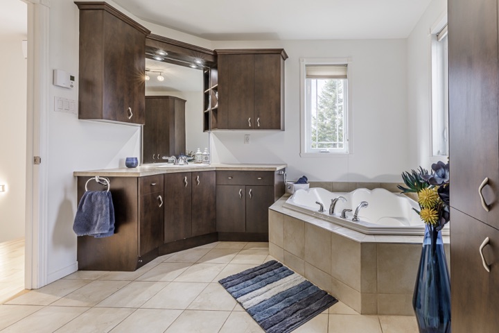 Salle de bain — 17 rue Desrochers, Shannon