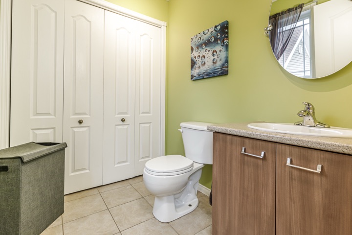 Salle d’eau — 17 rue Desrochers, Shannon