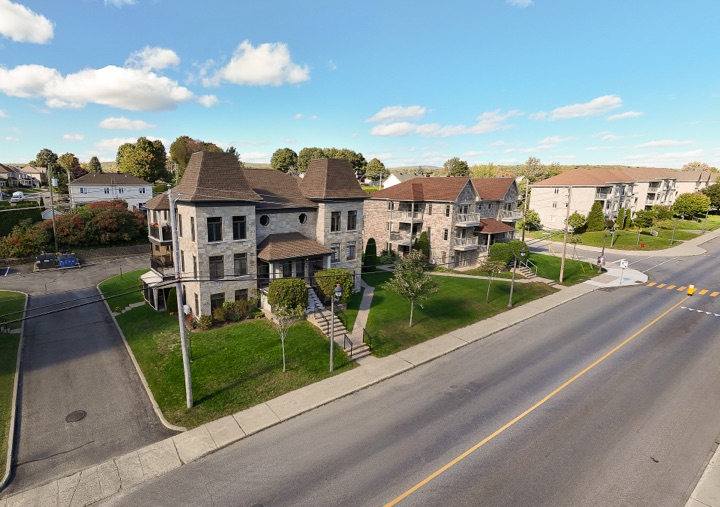 Extérieur — 523 bld jean talon ouest, Québec